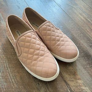 Steve Madden ECNTRCQT Quilted Pink Slip On